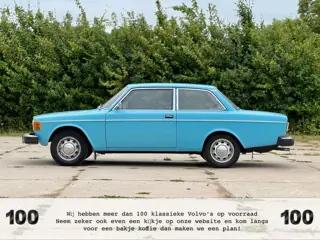Volvo 142 De Luxe in super retro kleurstelling, handgeschakeld