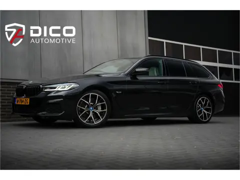 BMW 5 Serie Touring 530e 293 pk Business Edition Plus M-Sportpakket / NL-Auto/ Laser-Koplamp/ Pano-D