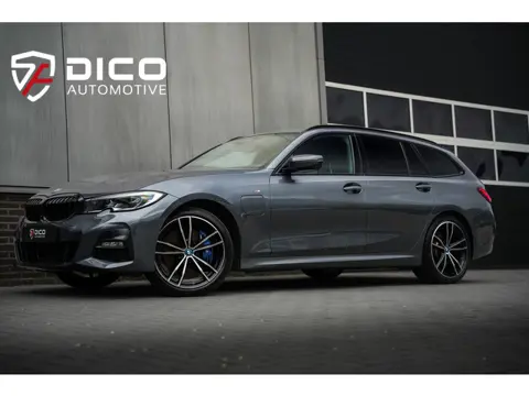 BMW 3 Serie Touring 330e 292 pk xDrive High Executive M-Sportpakket / BTW-Auto/  Pano-Dak/ Adap.Crui