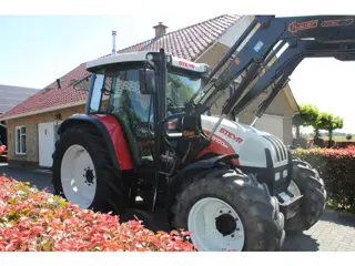 Steyr 9100 M met voorlader (bj 2006)