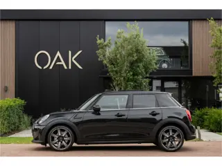 MINI 5-deurs 1.5 Cooper Aut. | Navi | Panorama | Chester Leder | Camera | Head-Up | 17"LM | MIdnight