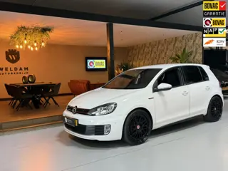 Volkswagen Golf 2.0 GTI Edition|NAP|NL-auto|19" Zwarte Velgen|Getint|Trekhaak|Tartan stoelen|Navi|LE