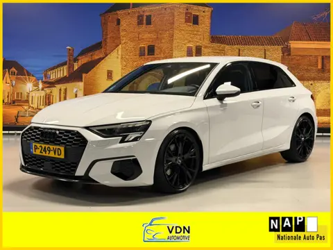 Audi A3 Sportback 30 TFSI Business Ed. Automaat Led Camera Carplay