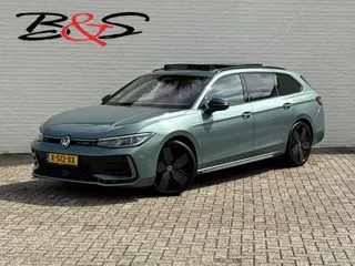 Volkswagen Passat Variant 1.5 eTSI R-Line Panorama Massage stoelen Sfeer verlichting All season band