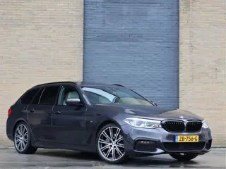 BMW 5 Serie Touring 520i M Sport | 20" Individual 759i | Pano | HUD | Harman/Kardon | Leder |