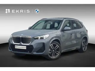 BMW iX1 eDrive20 | M Sportpakket | Panoramadak | Harman-Kardon | Driving Assistant Plus | Trekhaak