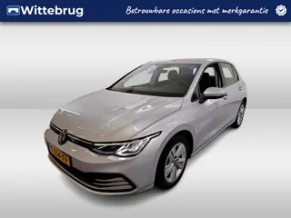 Volkswagen Golf 1.0 TSI 110pk Life / Navigatie / LM 16 inch / Camera / Parkeersensoren / LED