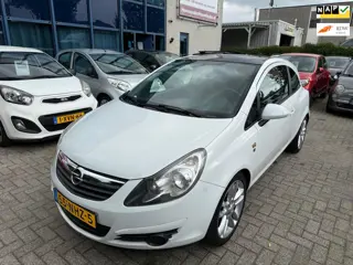 Opel Corsa 1.2-16V Cosmo AUTOMAAT, Panoramadak, Airco, APK 10/27
