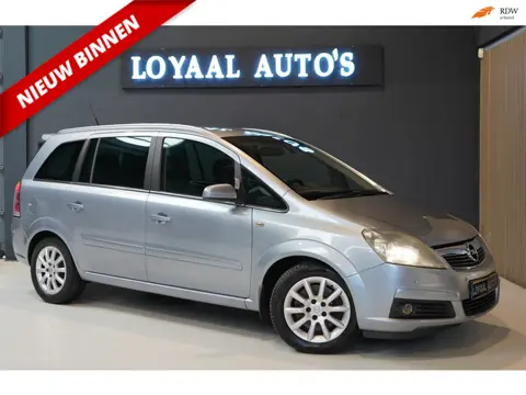 Opel Zafira 2.2 Cosmo | EERSTE EIGENEAAR | TREKHAAK | PDC | APK | ELEK.RAMEN | AIRCO | NAP