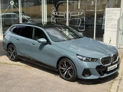 BMW 5 Serie Touring 550e xDrive M-SPORT ** PANORAMA, BRUIN LEDER, TREKH, 20-inch LMV, ADAPT. CRUISE 