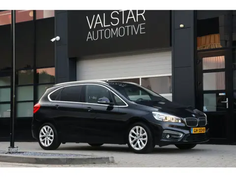 BMW 2-serie Active Tourer 218i High Executive | Panorama dak | Trekhaak | LEER | VEEL OPTIES!