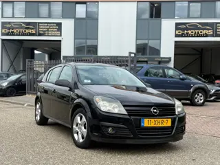 Opel Astra 1.6 Essentia SPORT airco Luxe uitvoering