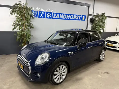 MINI 5-deurs 1.5 Cooper Business Led koplampen // Panodak