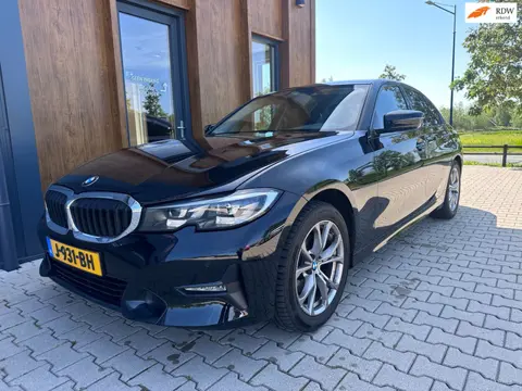 BMW 3-serie 320i Executive Edition l trekhaak l pdc l