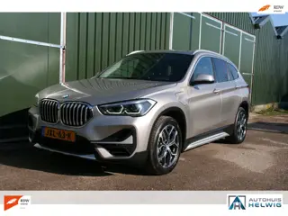 BMW X1 xDrive25e High Executive, LEER, NAVI, PANORAMADAK, HEAD-UP, CAMERA, HARMAN KARDON ,TREKHAAK