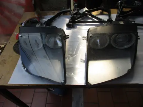 Headlights adaptable to Ferrari F40