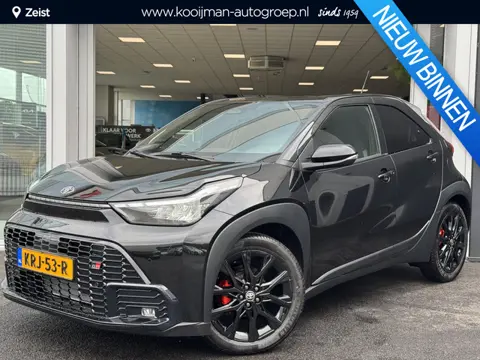 Toyota Aygo X Hybrid 115 GR Sport Black Edition Rode remklauwen | Parkeersensoren voor+achter | park