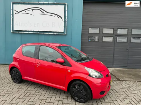 Toyota Aygo 1.0-12V Aspiration Green 5-deurs Airco Stuurbekr NL Auto NAP Incl nw Apk 10-2027