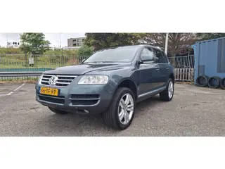Volkswagen Touareg 4.2 V8 automaat met mooie kleurstelling!