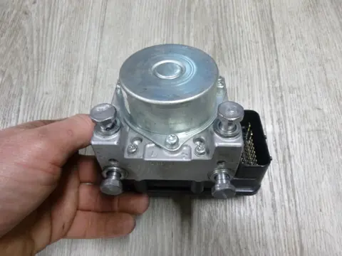 ABS POMP Triumph Tiger Explorer 2012 - 2014