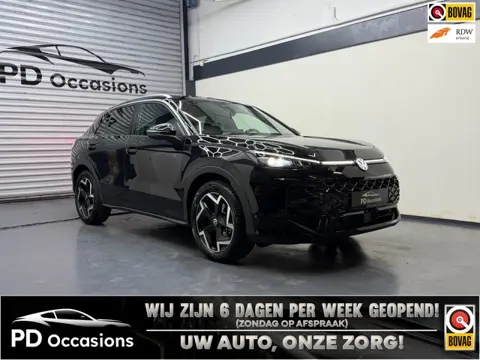 Volkswagen T-Roc 1.5 eTsi R-Line First Edition - Elek. Achterklep - IQ Lights - Camera - Clima - Stu