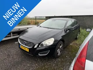 Volvo V60 1.6 T3 Momentum MOTOR DEFECT |