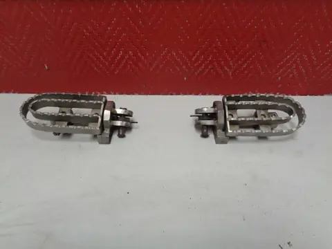 VOETSTEUN LINKS Suzuki DL 650 V STROM 2003 - 2011
