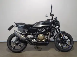 Husqvarna 701 SVARTPILEN (bj 2021)