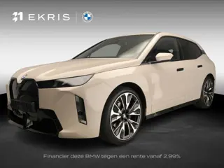 BMW iX xDrive45 | M-Sportpakket | LED | HUD | Active cruise | Trekhaak | Keyles go | DAB | Harman-ka