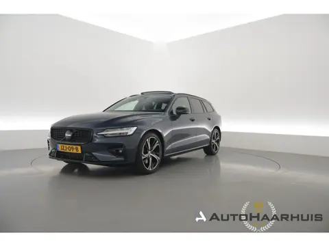 Volvo V60 2.0 B4 Ultra Dark | Pano | HUD | 360cam | Memory | Google info. | Pilot Assist | Stoel- St