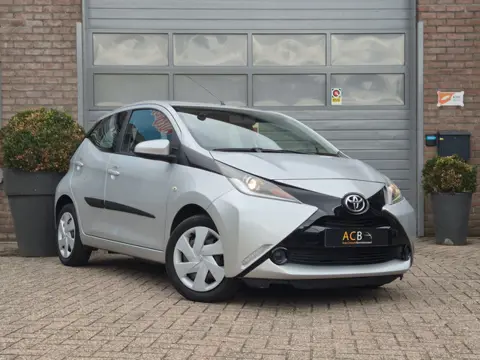 Toyota Aygo 1.0 VVT-i x-play / Cruise Control Dealer onderhouden