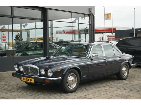 Daimler Double Six 5.3 V12 VandenPlas