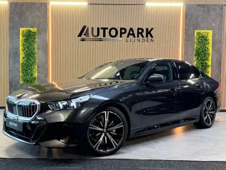 BMW 5-serie 530e M Sport BTW|PANO|H&K|ICONIC|HuD|360 CAMERA|MEMORY|KEYLESS|FABRIEKSGARANTIE|SFEERVER