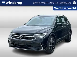 Volkswagen Tiguan 1.4 TSI 245pk eHybrid R-Line DSG Automaat Panoramadak / Trekhaak / Keyless Entry /