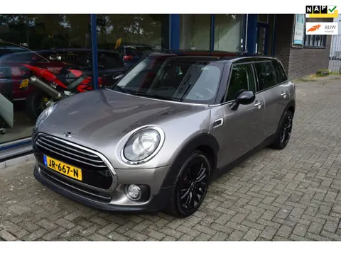 Mini Clubman 1.5 Cooper Business // Climate control, lichtmetalen velgen, navi, bluetooth