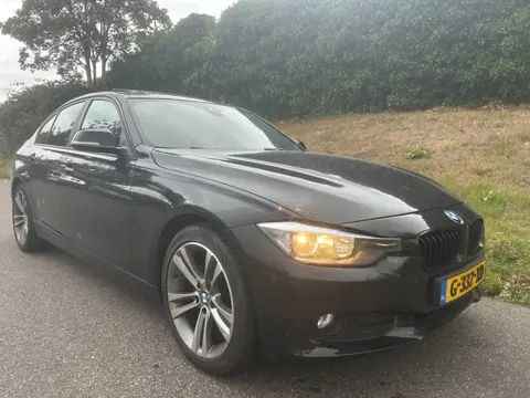BMW 3-serie 316d High Executive - PANO - Navi - Clima - Cruise