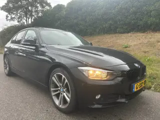 BMW 3-serie 316d High Executive - PANO - Navi - Clima - Cruise