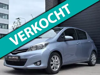 Toyota Yaris 1.3 VVT-i automaat! Luxe Aspiration uitvoering met o.a. climate control, achteruitrijca