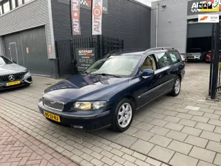 Volvo V70 2.4 Comfort Line 3e Eigenaar! Trekhaak Airco NAP APK