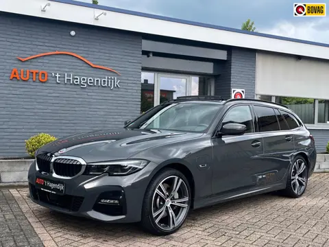 BMW 3-serie Touring 330e xDrive M-sport pano trekh laser 19"