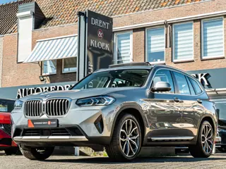 BMW X3 xDrive30e Business Edition Plus PANO HUD 20 INCH 360 CAMERA ADAP CRUISE