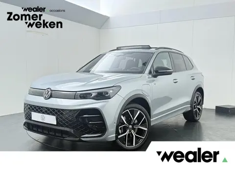 Volkswagen Tiguan 1.5 eHybrid R-Line Edition | 272 PK | SoH 99% | Trekhaak wegklapbaar | Adaptive Cr