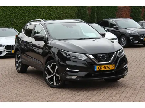 Nissan QASHQAI 1.2 Tekna / Trekhaak / Panoramadak / 360Camera / 19'' / Navigatie / Keyless / Stoelve
