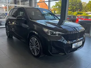 BMW iX1 xDrive30 M-SPORT (230kW/313pk) ** LED, LEDER, PANO, DRIV. ASS+, 20-inch LMV ** 1e EIG - UNFA