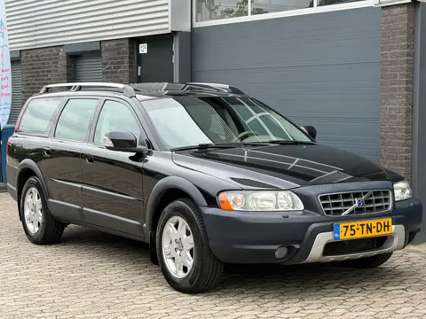 Volvo XC70 2.5 T Momentum CLIMA CRUISE SCHUIFDAK TREKHAAK PDC