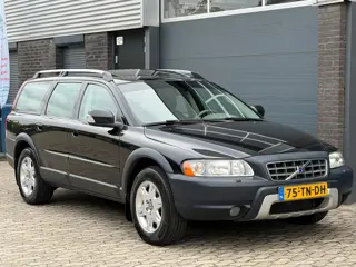 Volvo XC70 2.5 T Momentum CLIMA CRUISE SCHUIFDAK TREKHAAK PDC