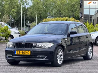 BMW 1-serie 118i High Executive | APK 11-03-2027 | 1e Eigenaar | Parkeersensoren | Stoelverwarming |