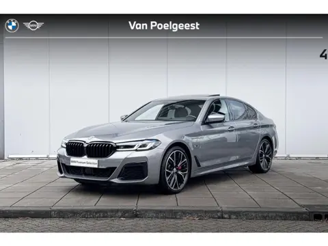 BMW 5 Serie Sedan 530e M-Sport Pro 20 Inch / Glazen Schuifdak / Getinte Ramen Achter / Electrische A