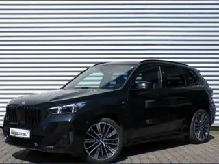 BMW iX1 xDrive30 M-SPORT (230kW/313pk) ** LED, LEDER, PANO, DRIV. ASS+, 20-inch LMV ** 1e EIG - UNFA