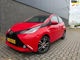 Toyota Aygo 1.0 VVT-i x-play/1ste eigenaar/Dealer OH/Nieuwe APK en beurt!